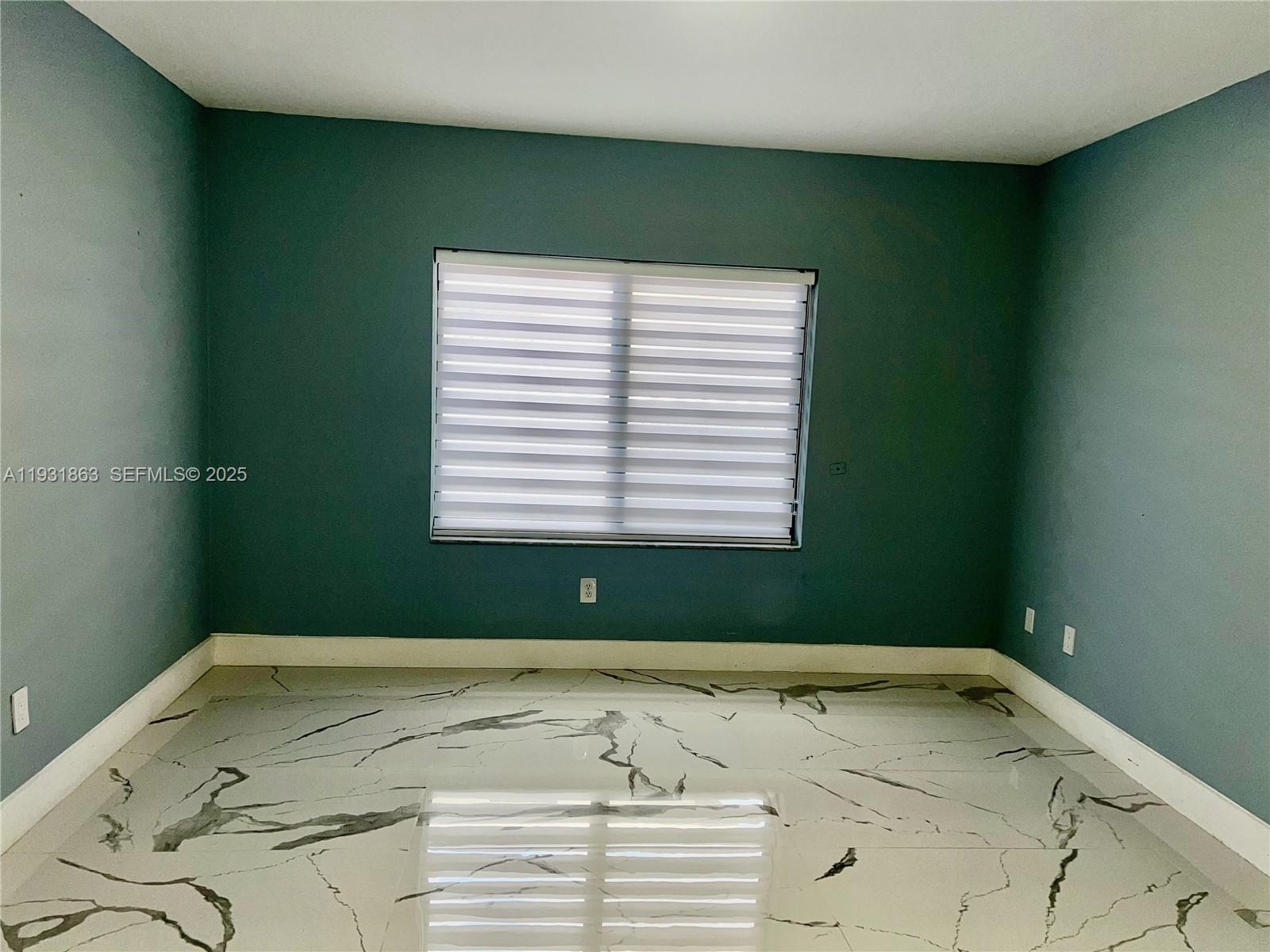 3297 - 3299 SW 26th St Miami, FL 33133