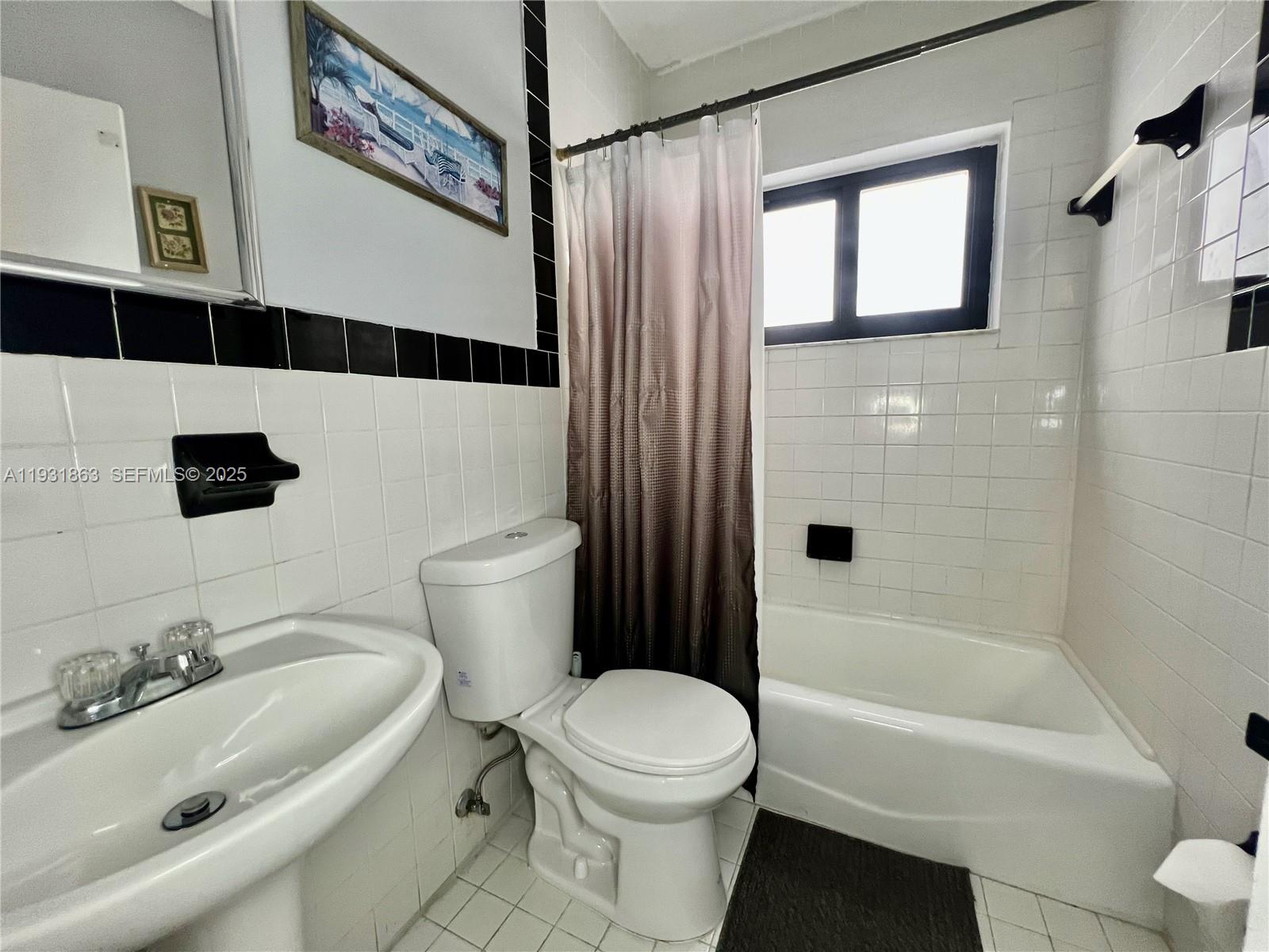 3297 - 3299 SW 26th St Miami, FL 33133