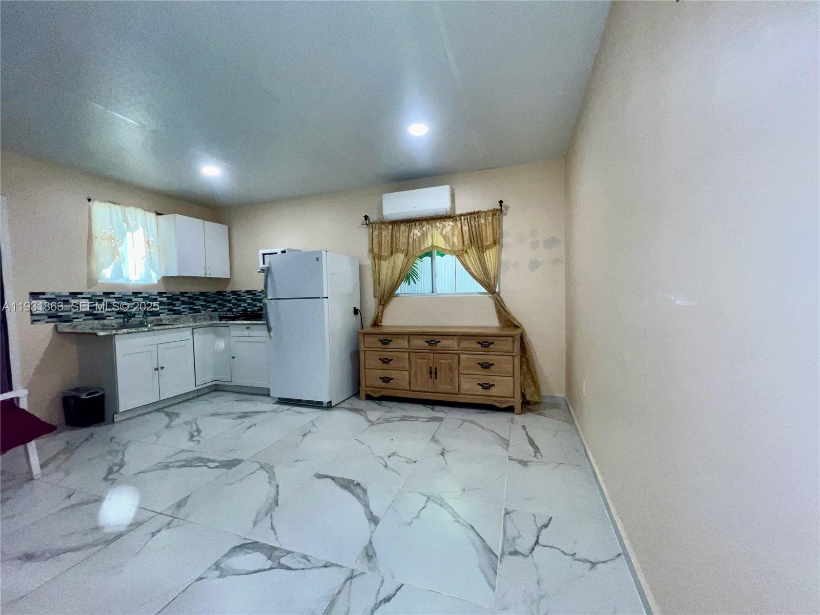 3297 - 3299 SW 26th St Miami, FL 33133