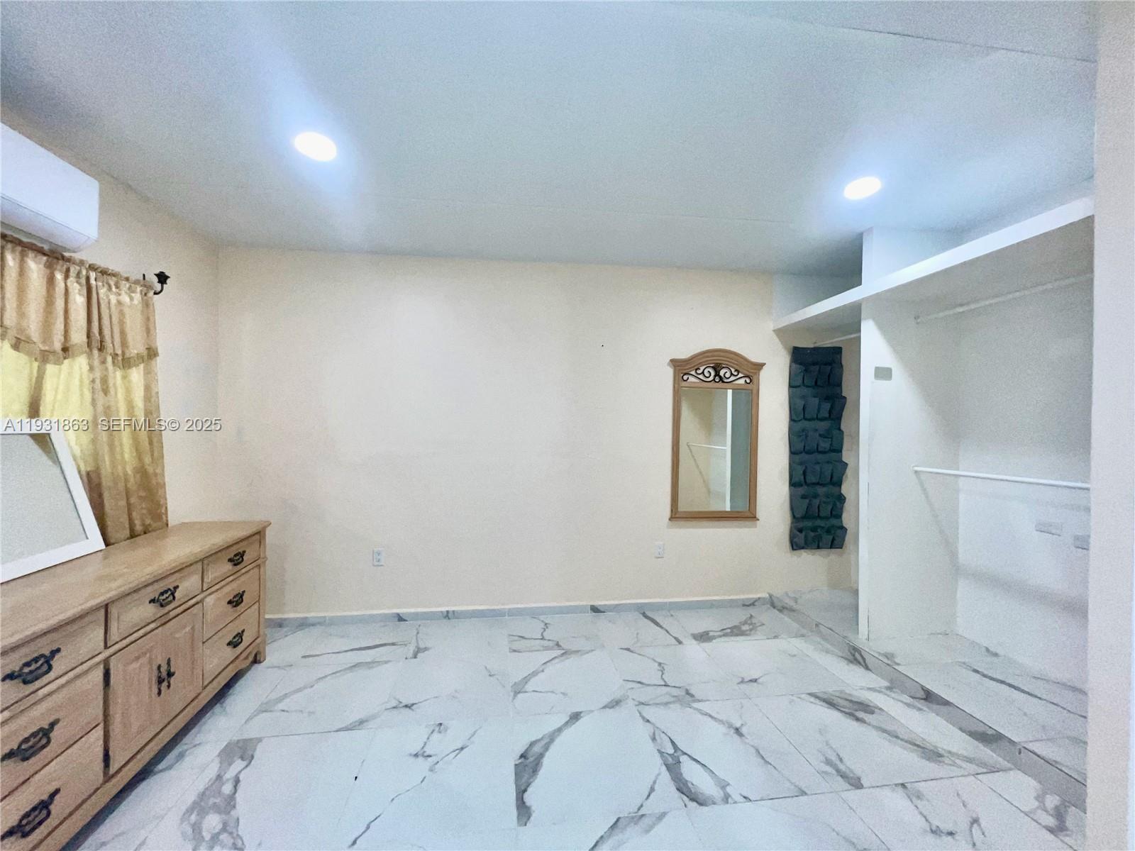 3297 - 3299 SW 26th St Miami, FL 33133