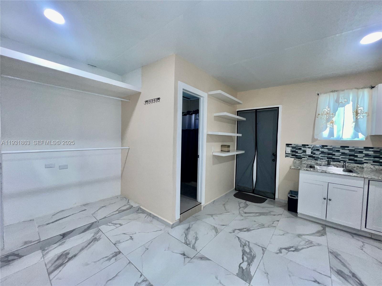 3297 - 3299 SW 26th St Miami, FL 33133