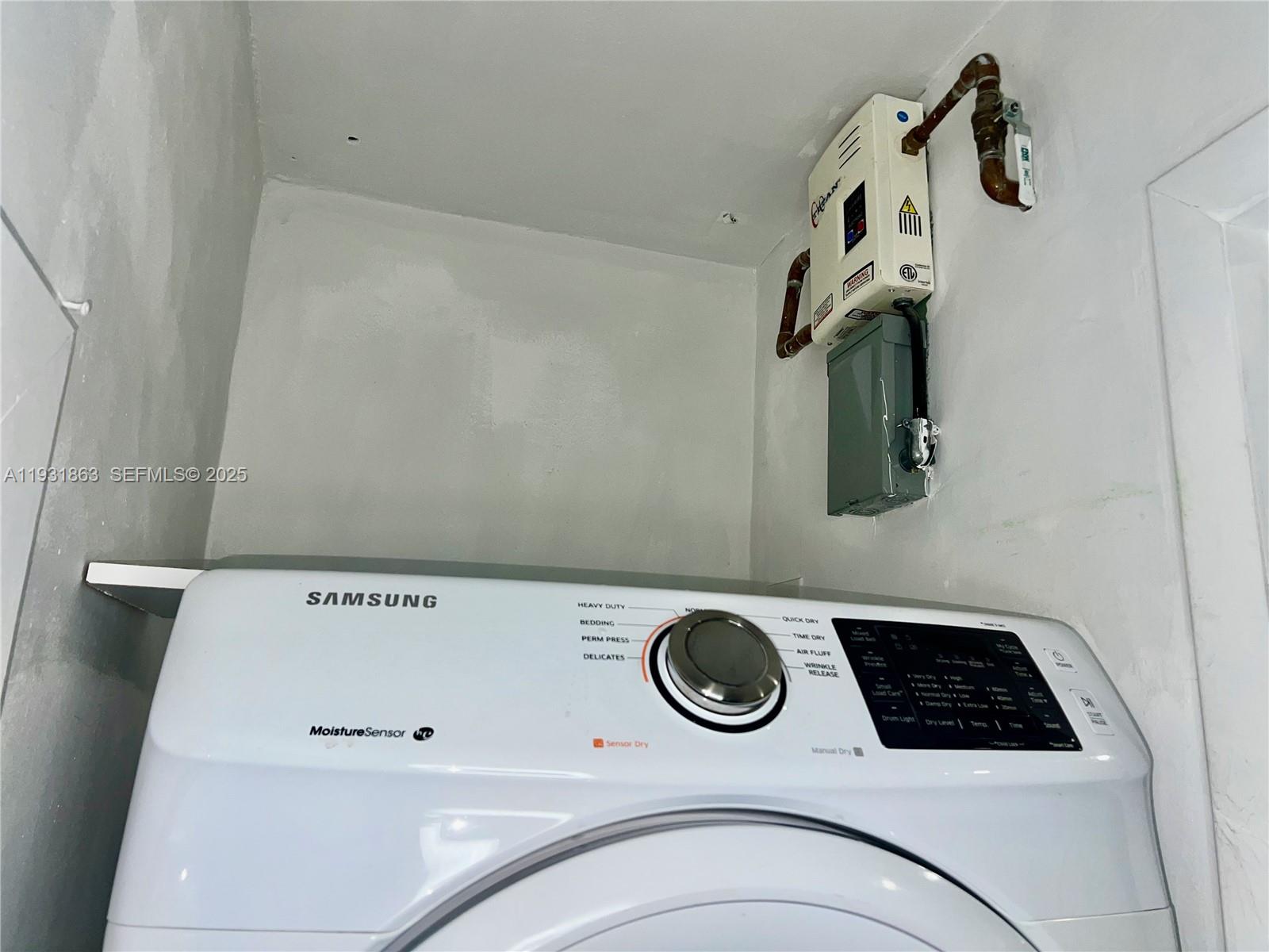 3297 - 3299 SW 26th St Miami, FL 33133