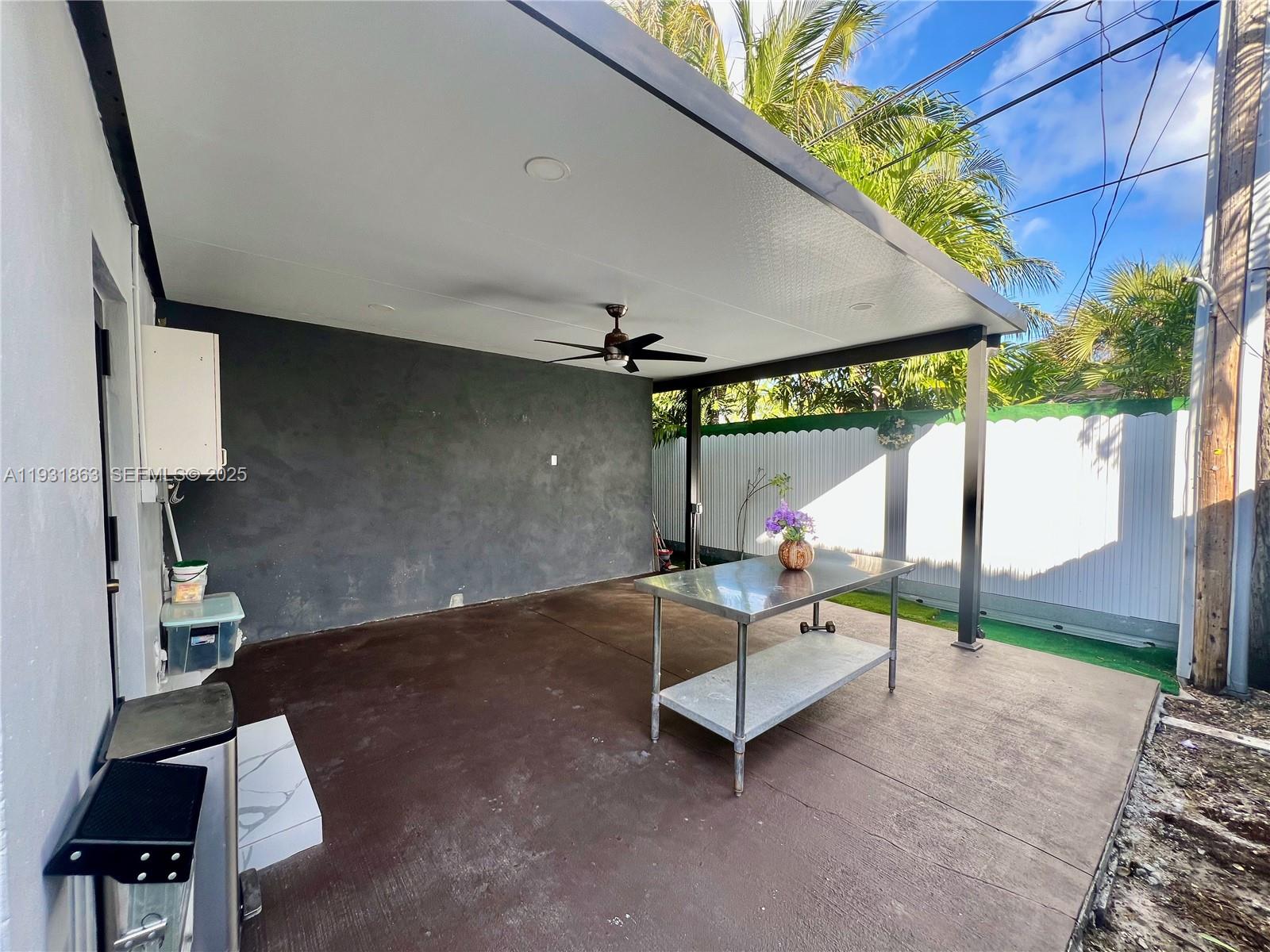 3297 - 3299 SW 26th St Miami, FL 33133