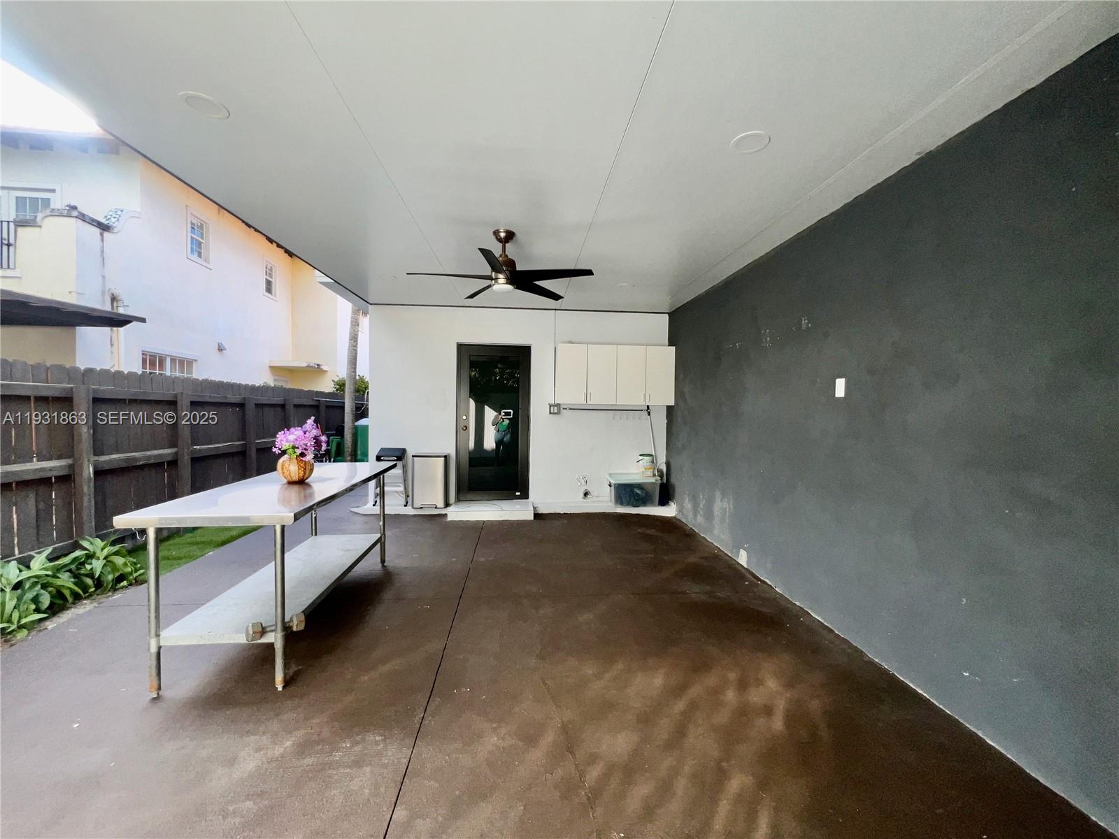 3297 - 3299 SW 26th St Miami, FL 33133