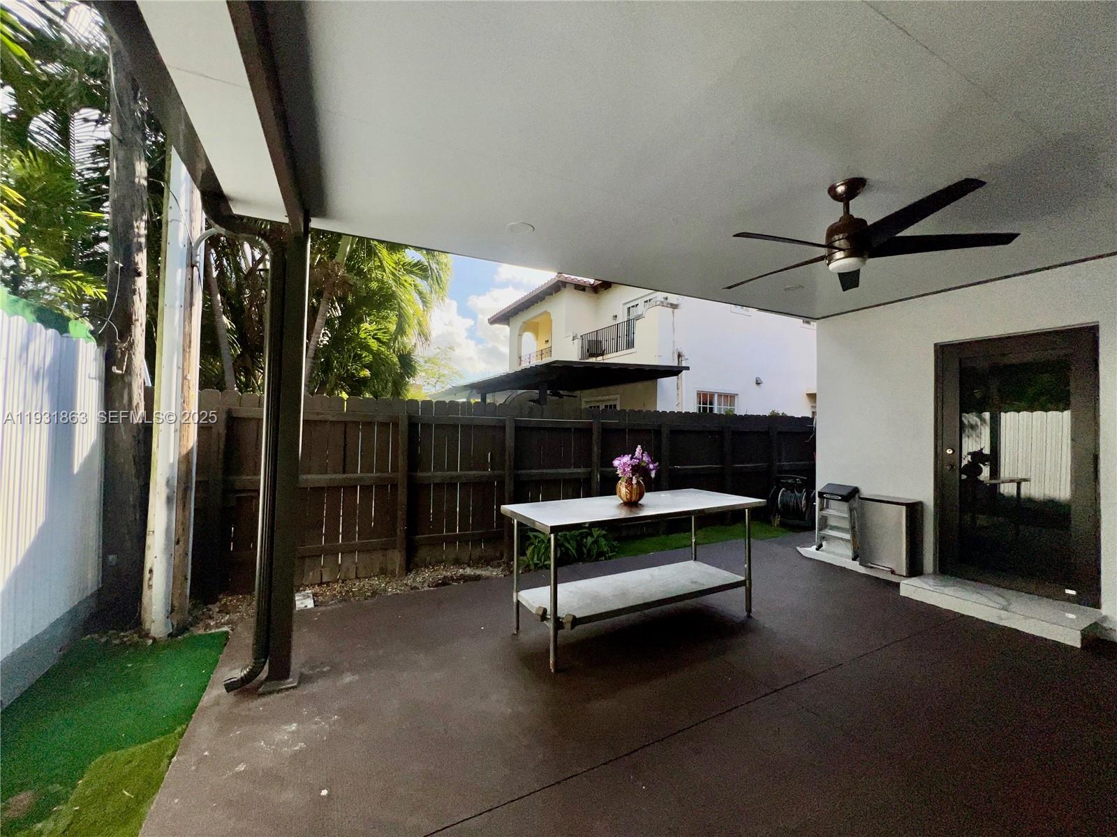 3297 - 3299 SW 26th St Miami, FL 33133