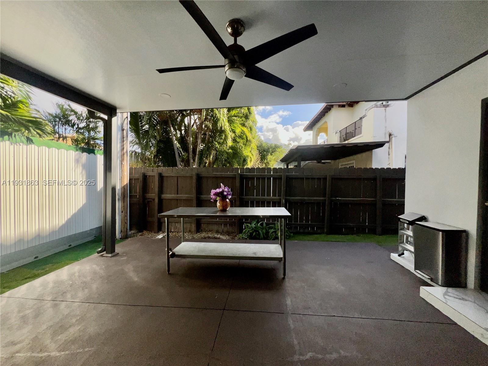 3297 - 3299 SW 26th St Miami, FL 33133