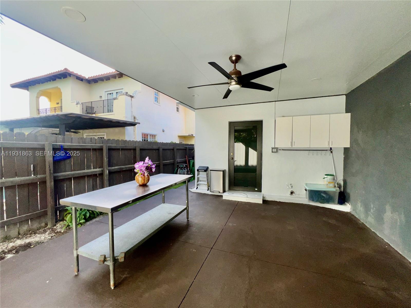 3297 - 3299 SW 26th St Miami, FL 33133