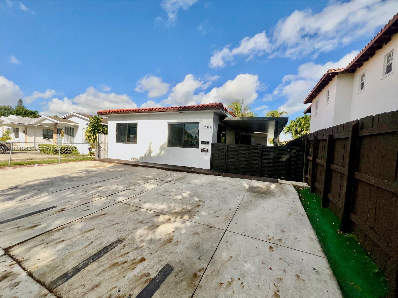 3297 - 3299 SW 26th St Miami, FL 33133