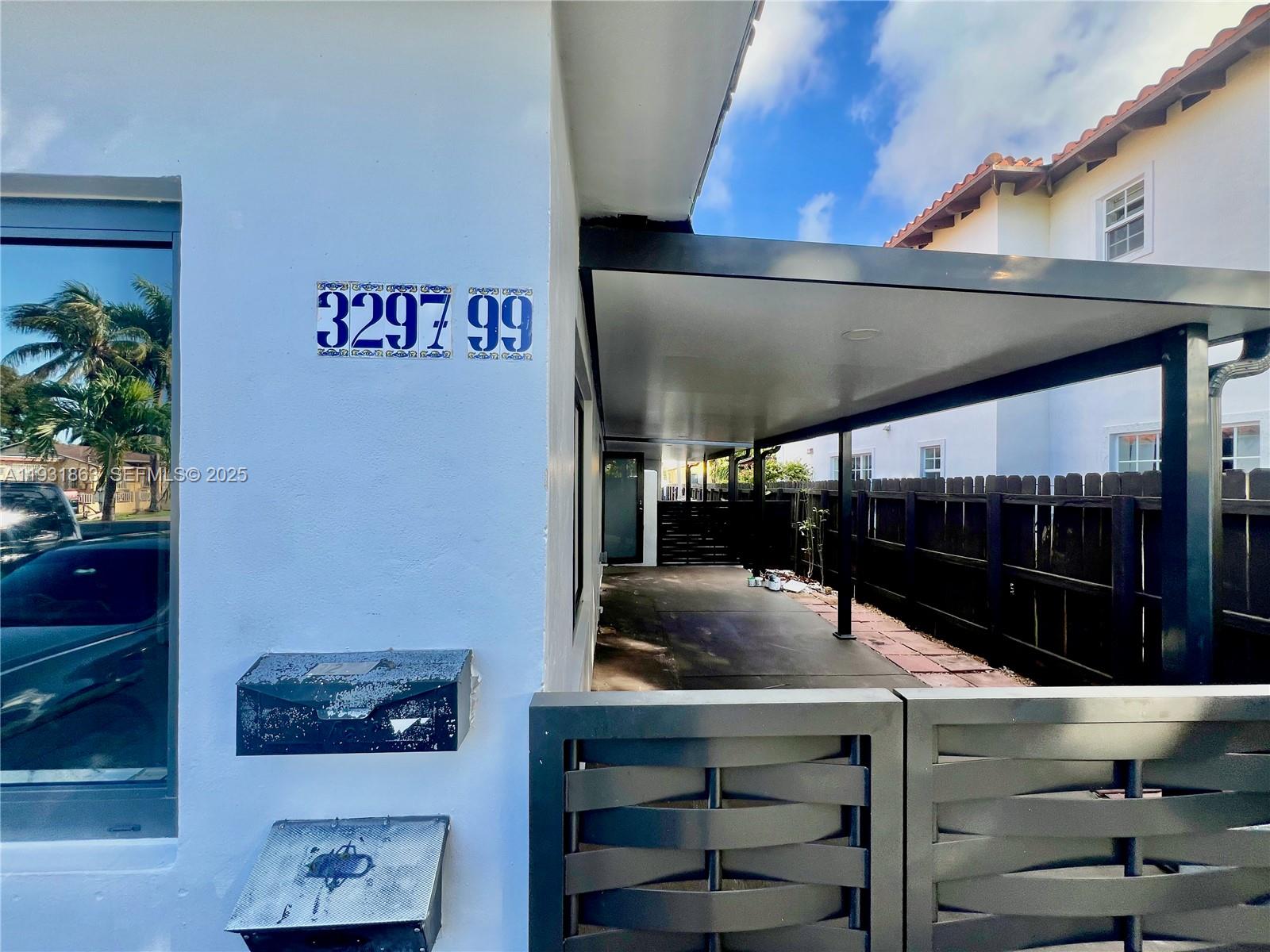 3297 - 3299 SW 26th St Miami, FL 33133