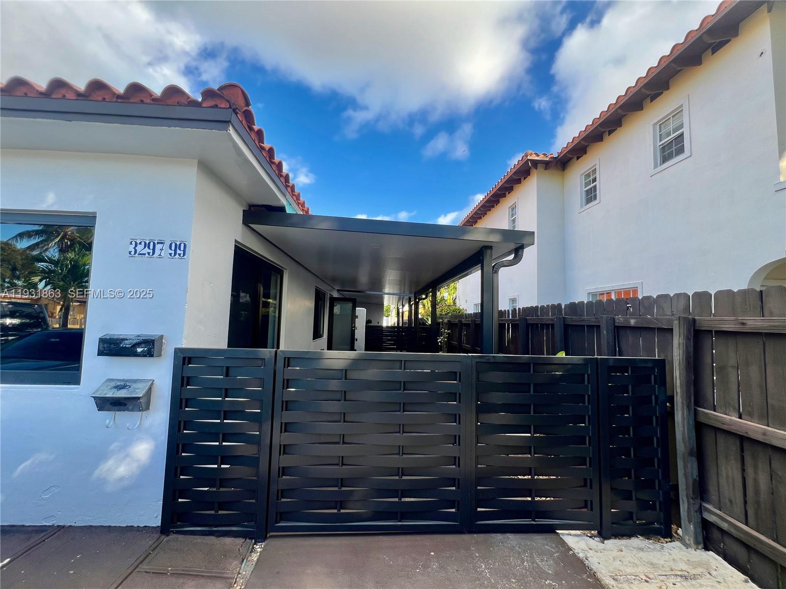 3297 - 3299 SW 26th St Miami, FL 33133