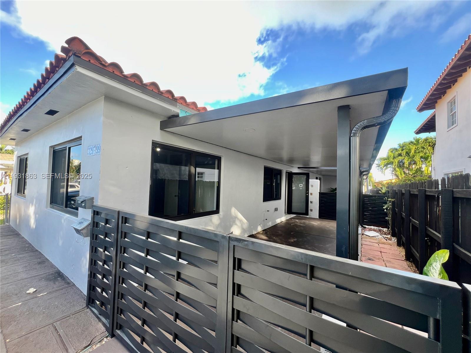 3297 - 3299 SW 26th St Miami, FL 33133