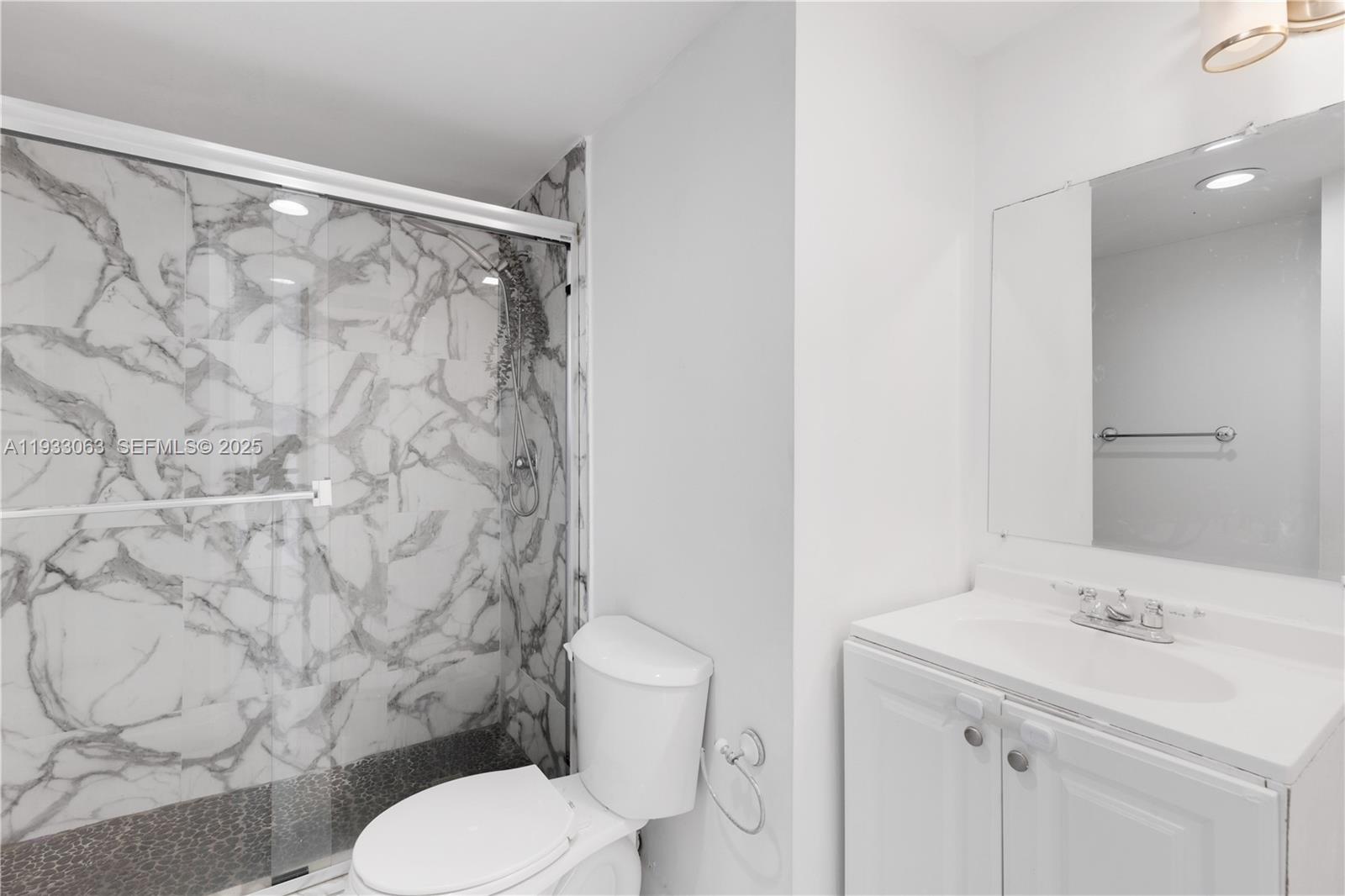 3545 NE 166th St #1004 North Miami Beach, FL 33160