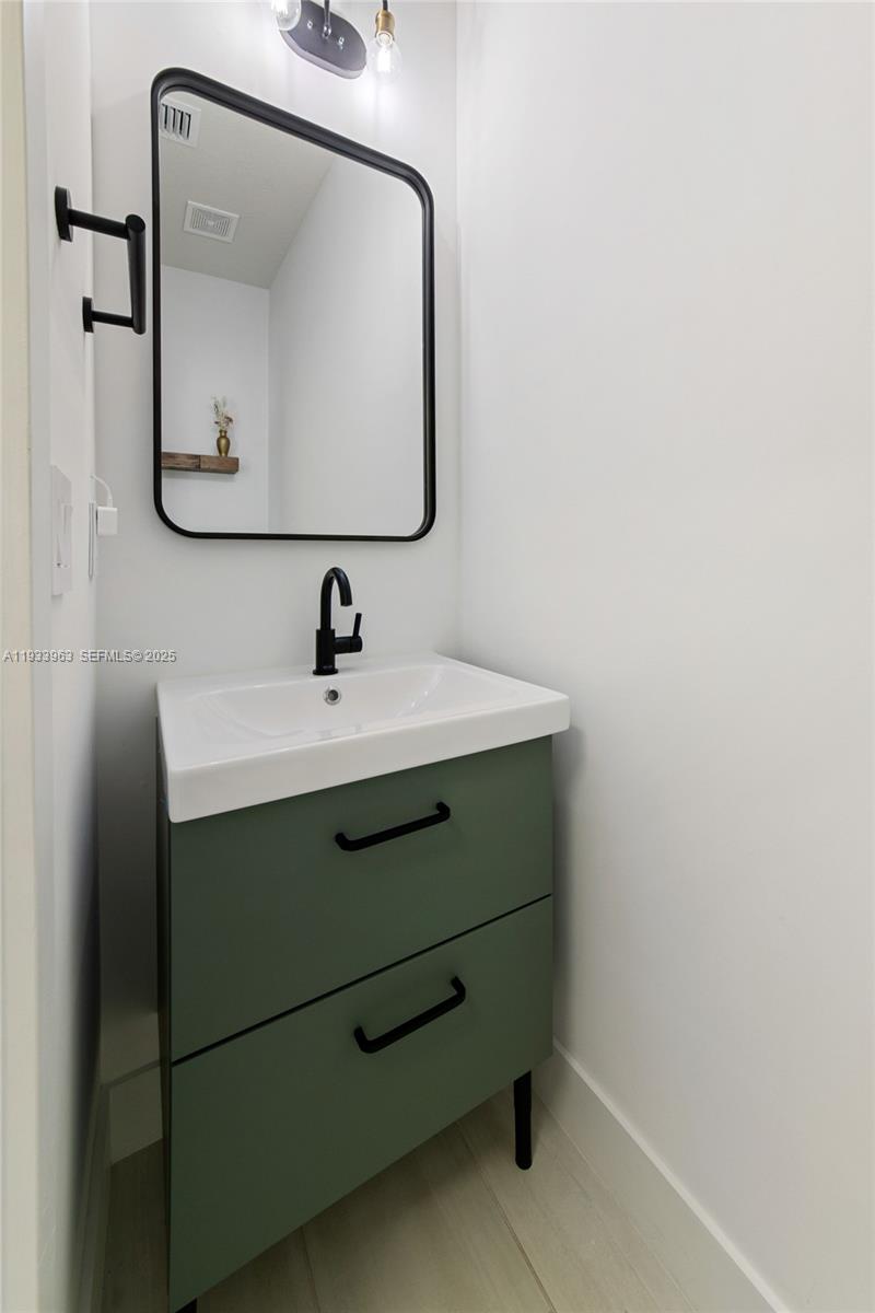 5180 Eucalyptus Dr #2 Hollywood, FL 33021