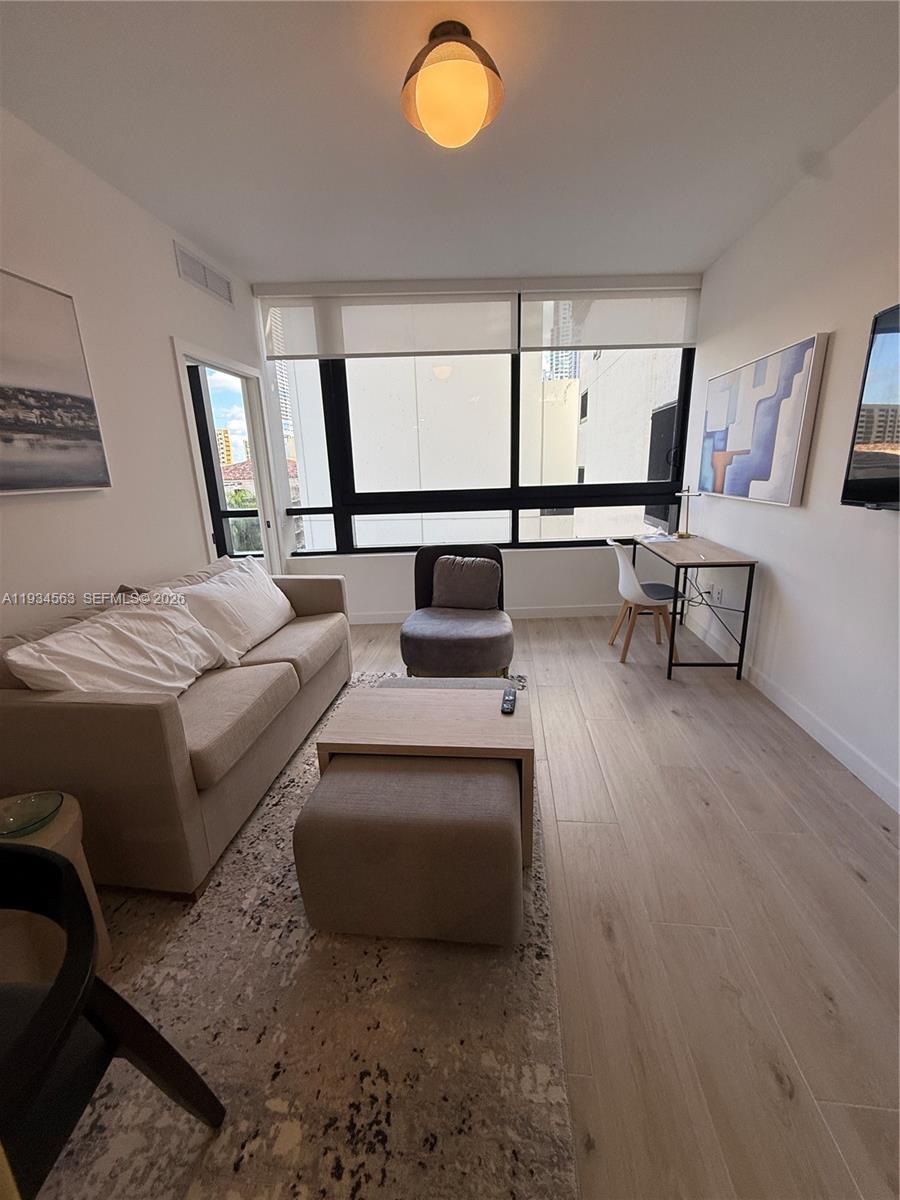 225 N Miami Ave #501 Miami, FL 33128