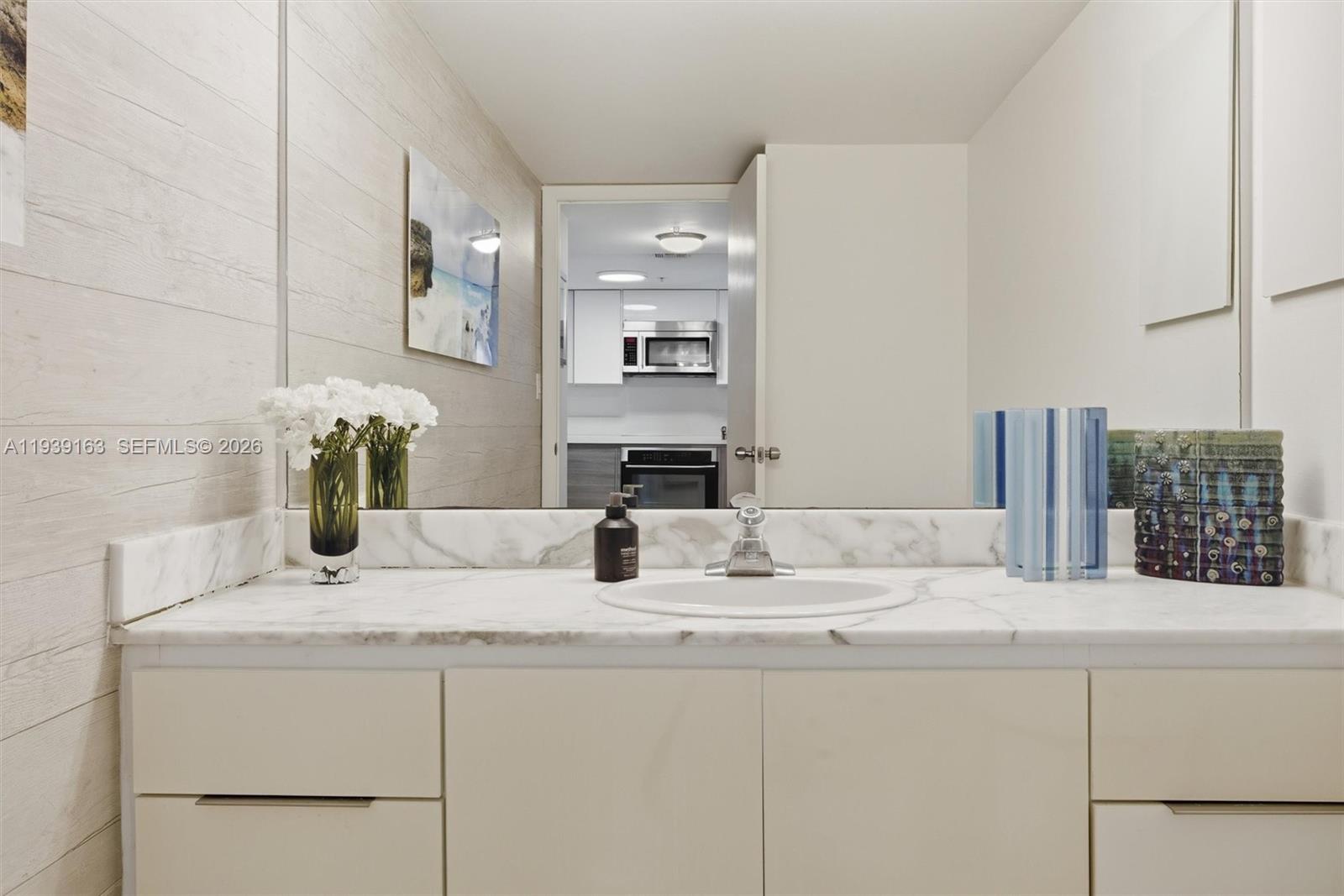 2555 Collins Ave #2105 Miami Beach, FL 33140