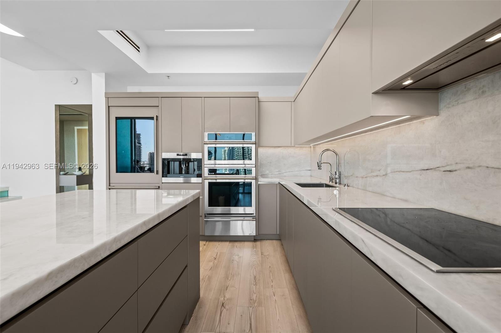 90 SW 3rd St #PH-15 Miami, FL 33130