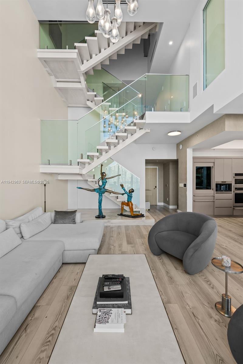 90 SW 3rd St #PH-15 Miami, FL 33130