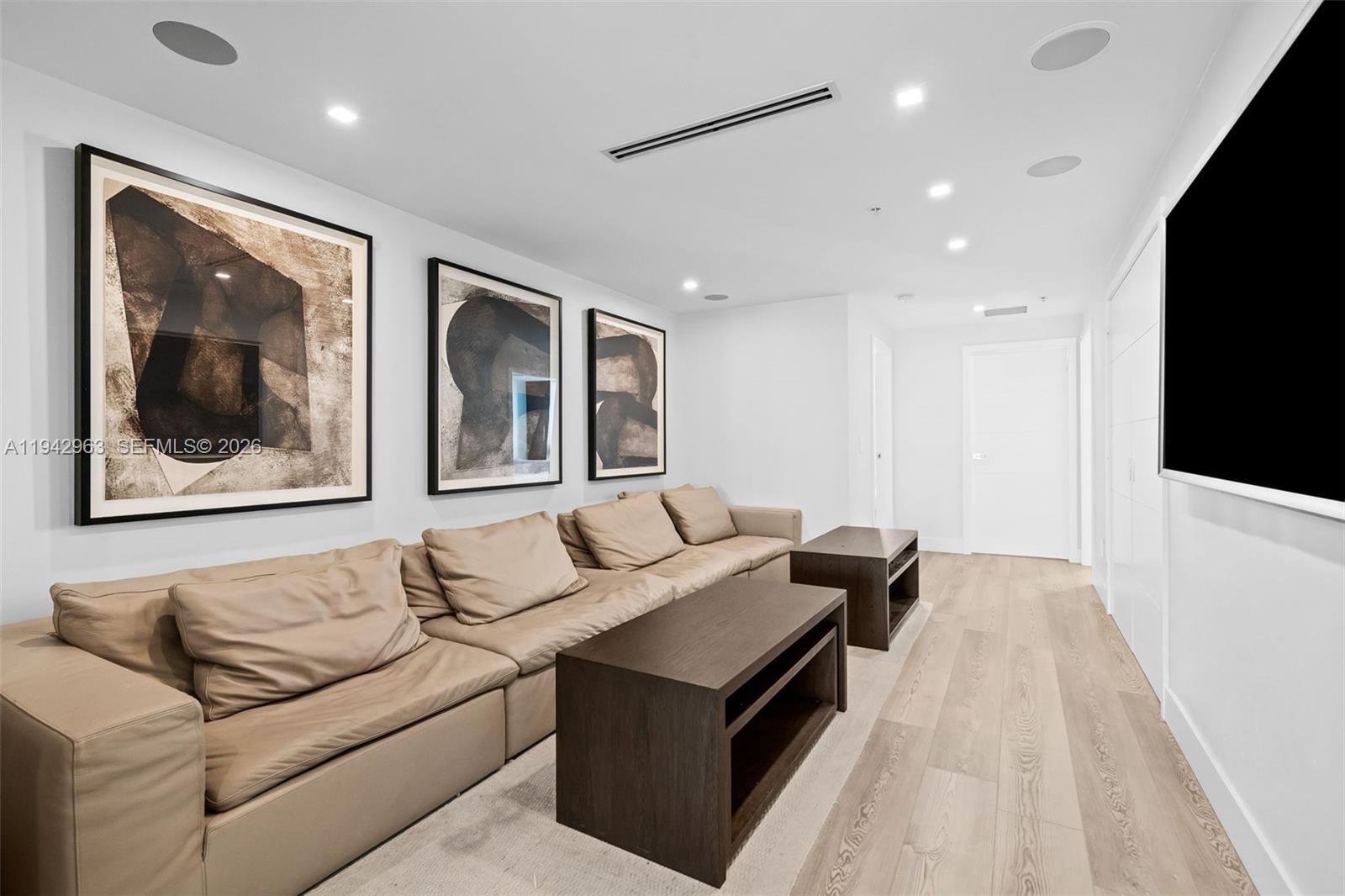 90 SW 3rd St #PH-15 Miami, FL 33130