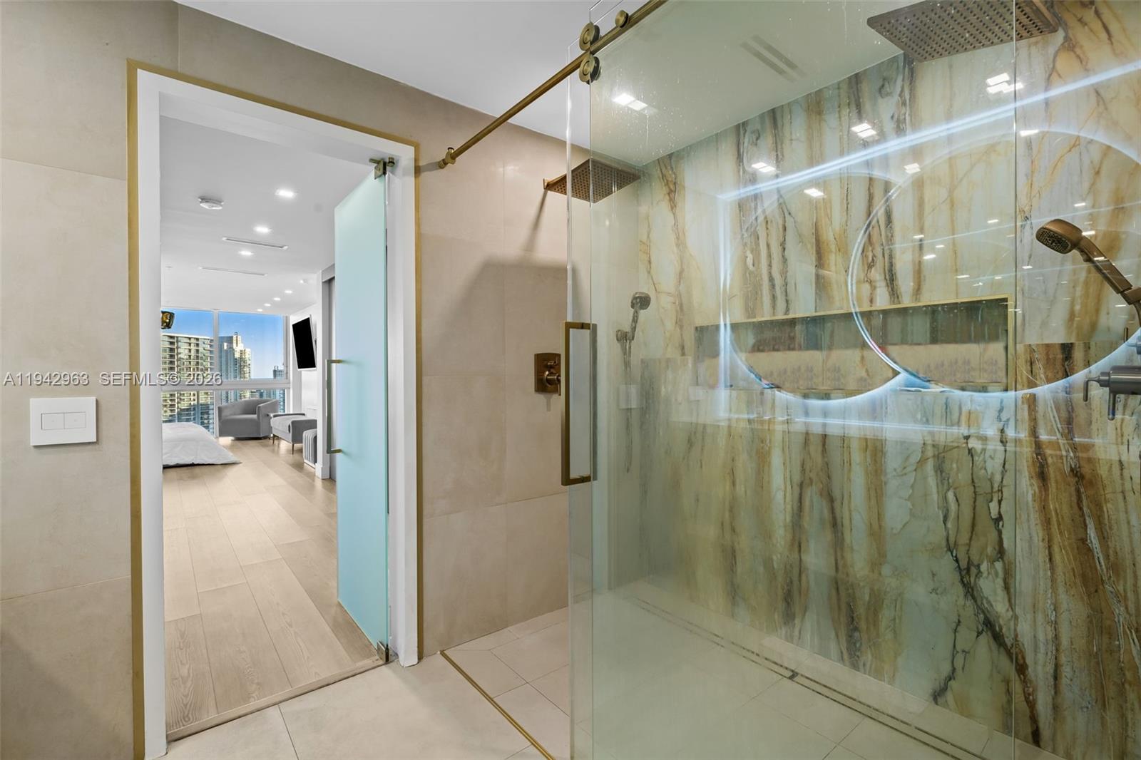 90 SW 3rd St #PH-15 Miami, FL 33130