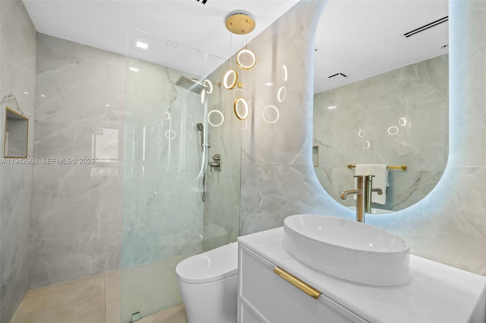 90 SW 3rd St #PH-15 Miami, FL 33130