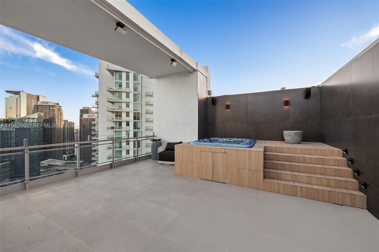 90 SW 3rd St #PH-15 Miami, FL 33130