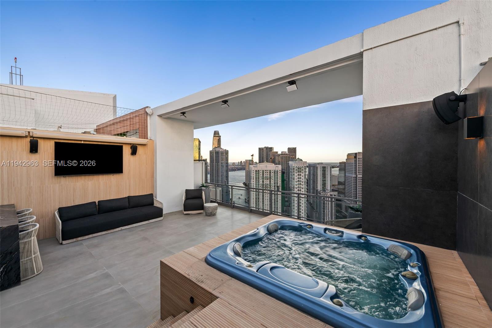 90 SW 3rd St #PH-15 Miami, FL 33130