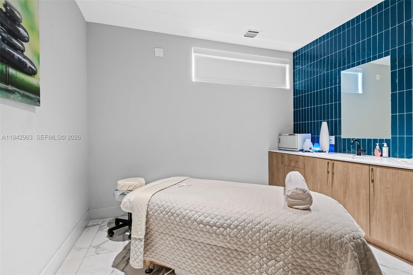 90 SW 3rd St #PH-15 Miami, FL 33130