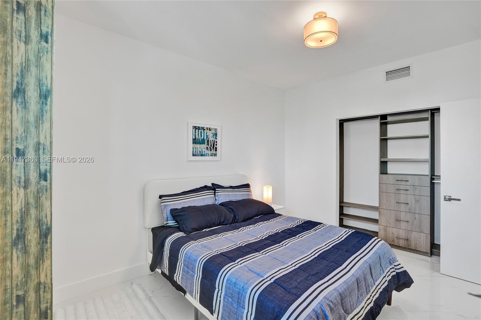 888 Biscayne Blvd #2404 Miami, FL 33132