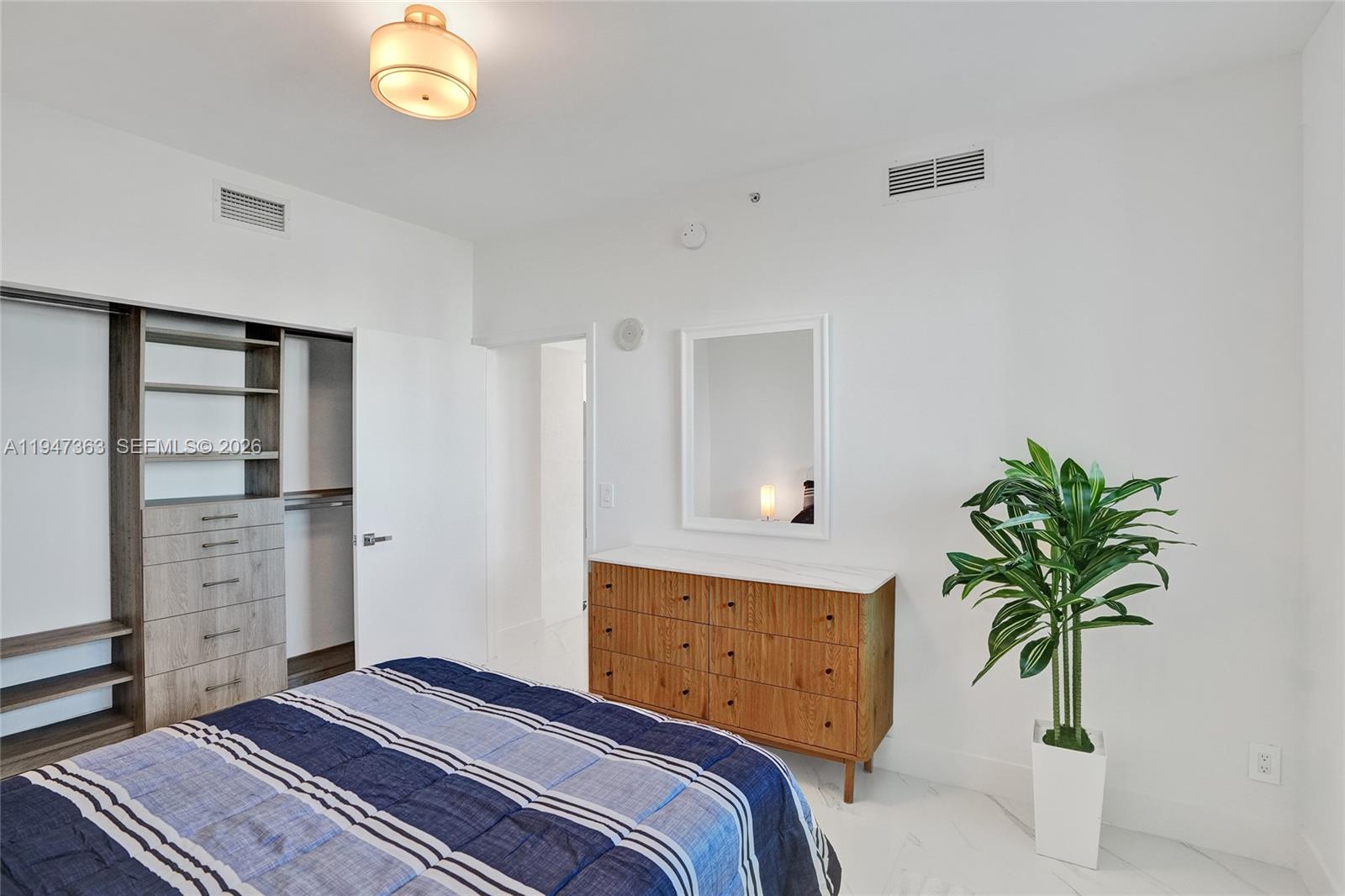 888 Biscayne Blvd #2404 Miami, FL 33132