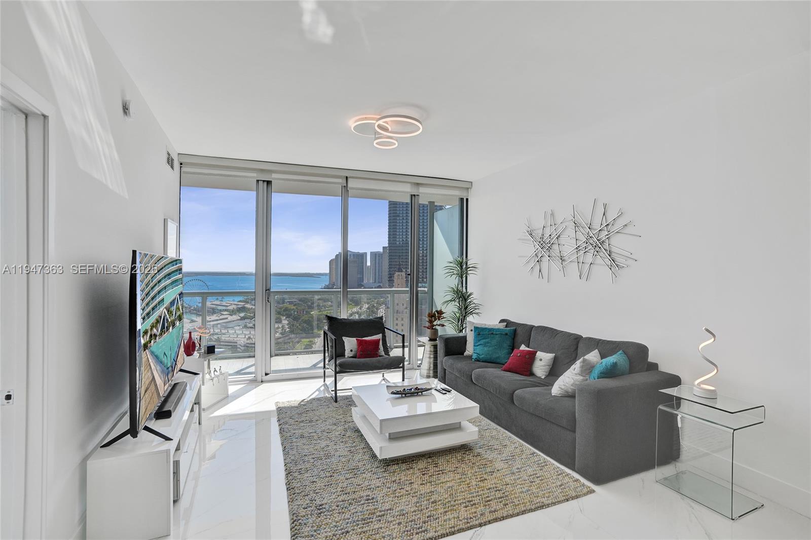 888 Biscayne Blvd #2404 Miami, FL 33132