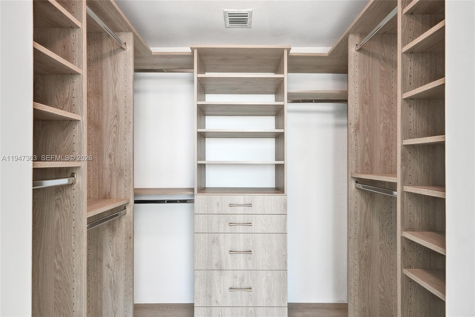 888 Biscayne Blvd #2404 Miami, FL 33132