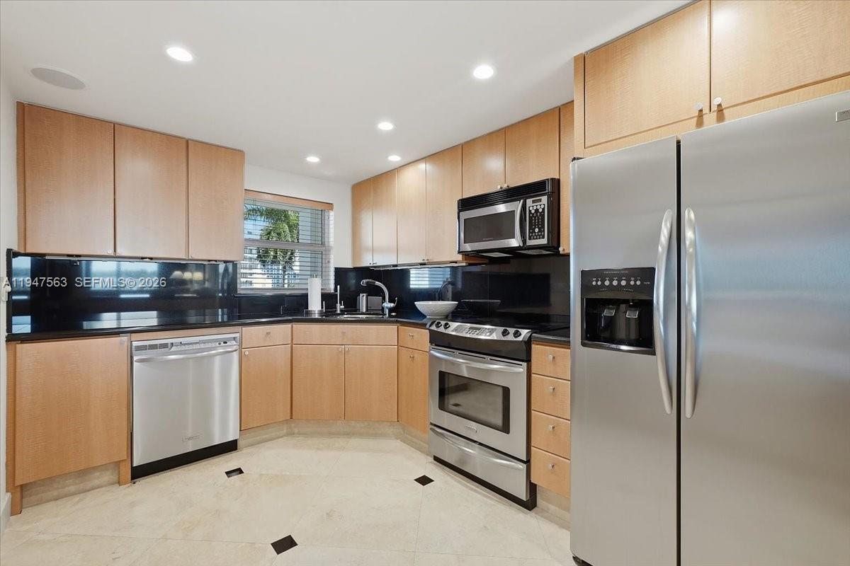 511 Bayshore Dr #504 Fort Lauderdale, FL 33304