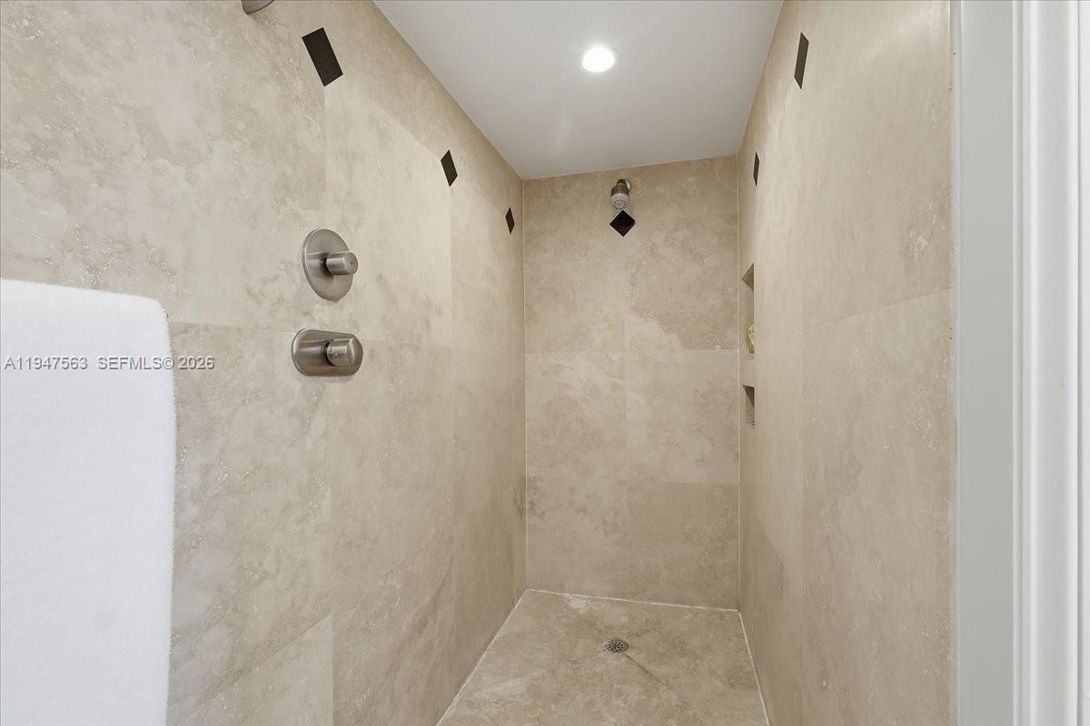 511 Bayshore Dr #504 Fort Lauderdale, FL 33304