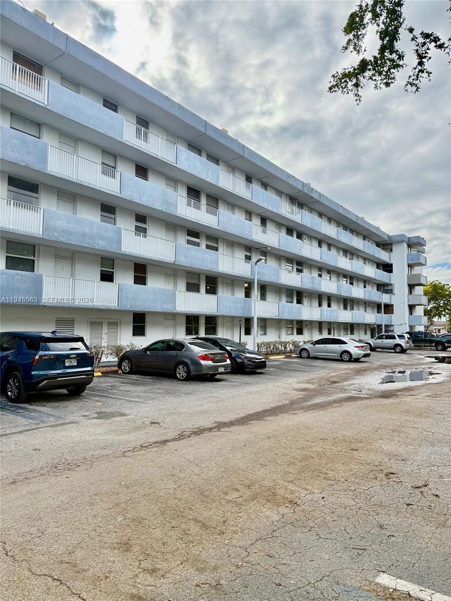 1801 S Treasure Dr #411