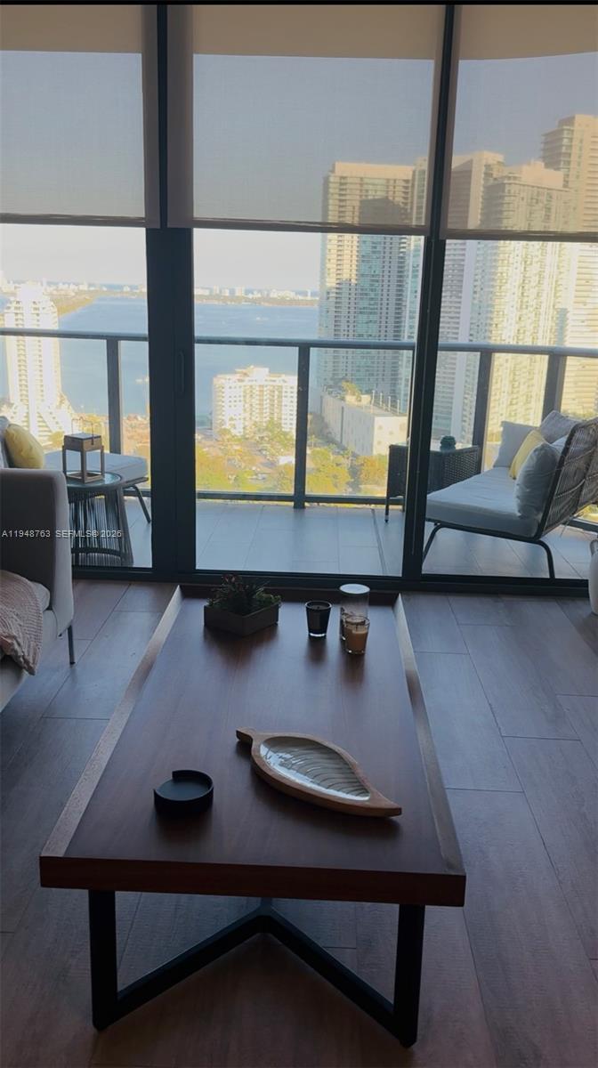 121 NE 34th St #3005