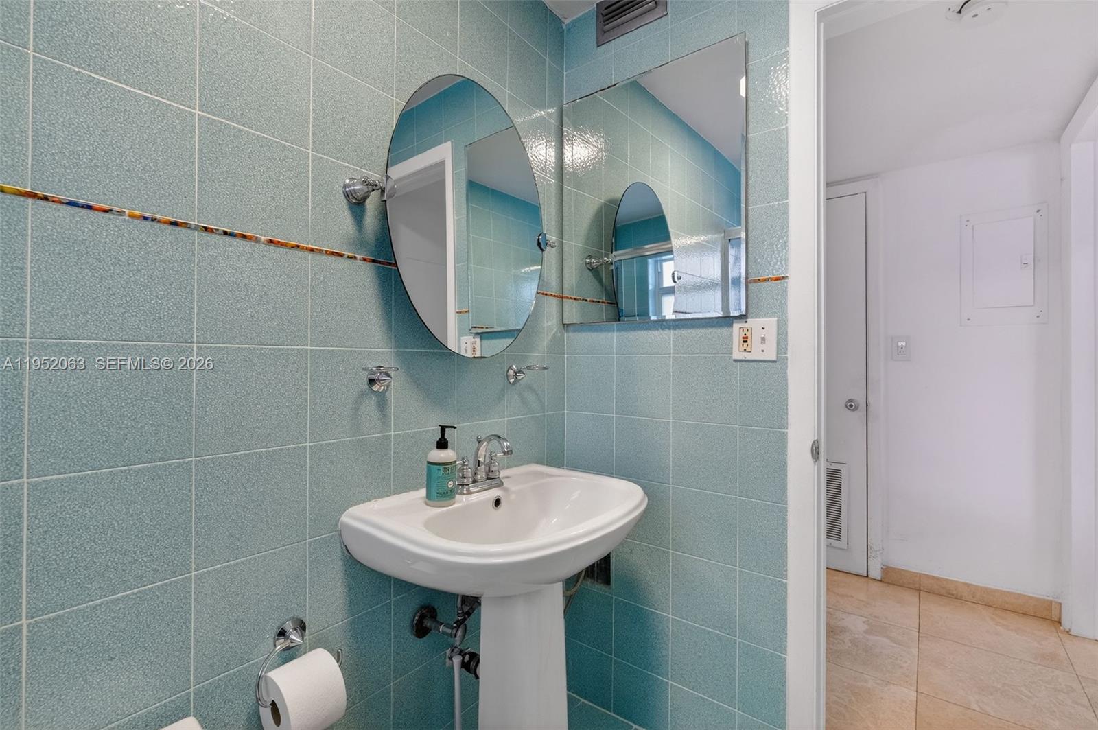 801 Meridian Ave #PHB Miami Beach, FL 33139