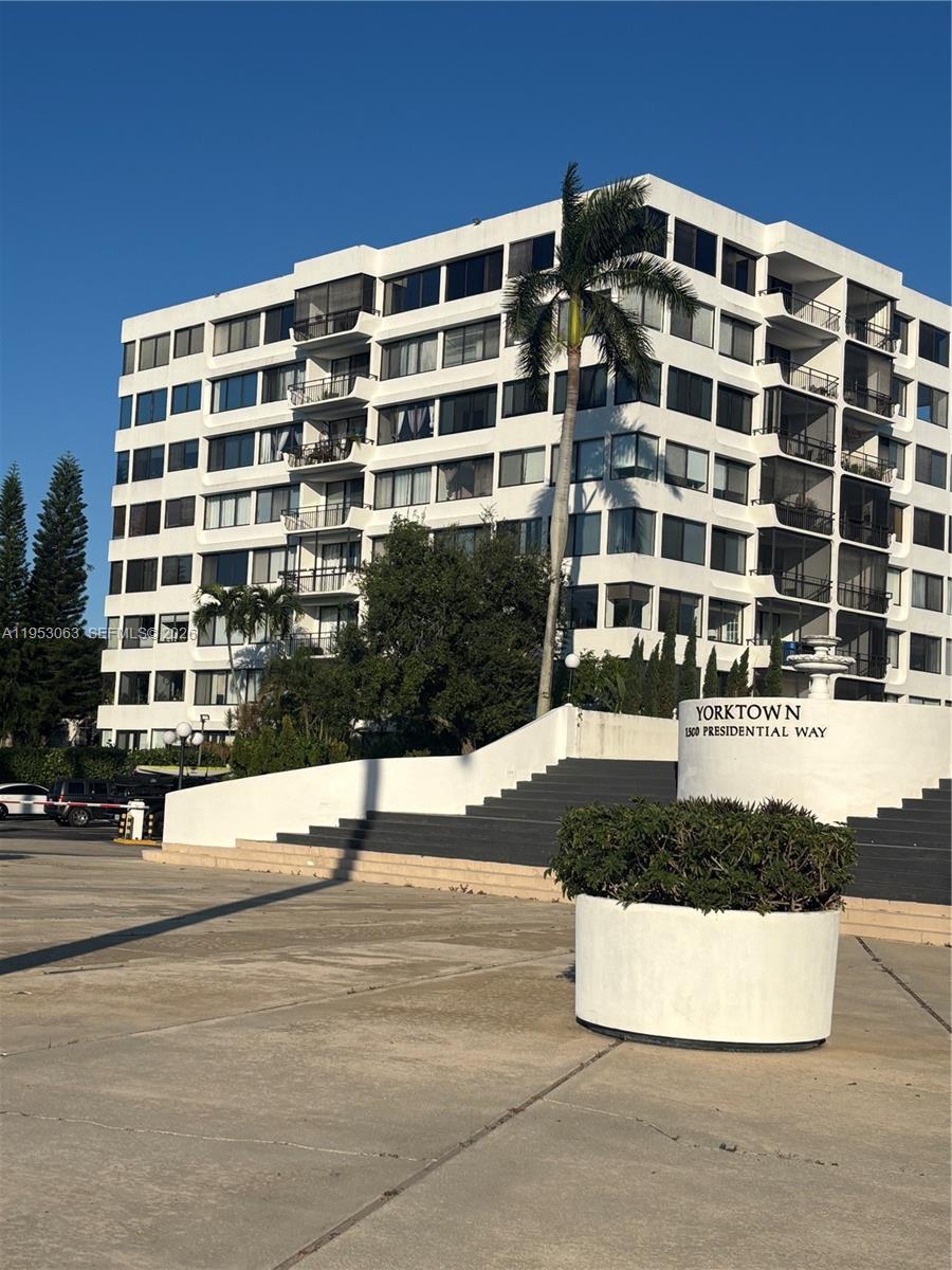 1500 Presidential Way #504