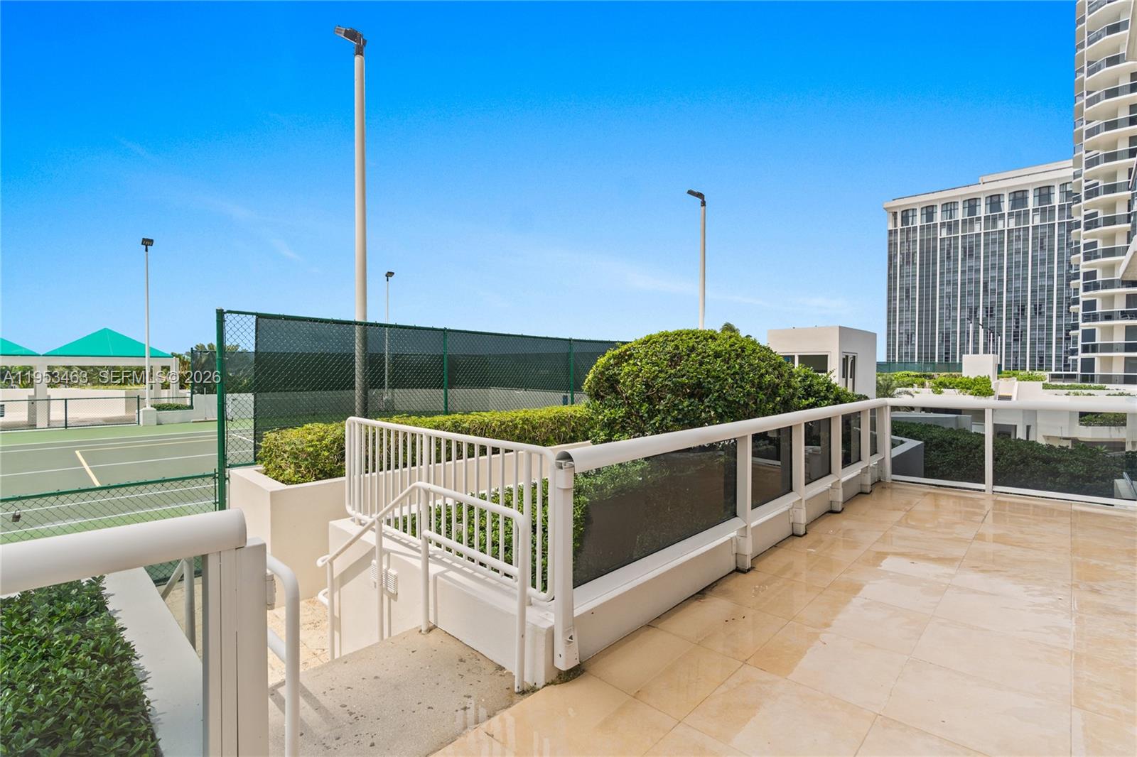 4775 Collins Ave #507