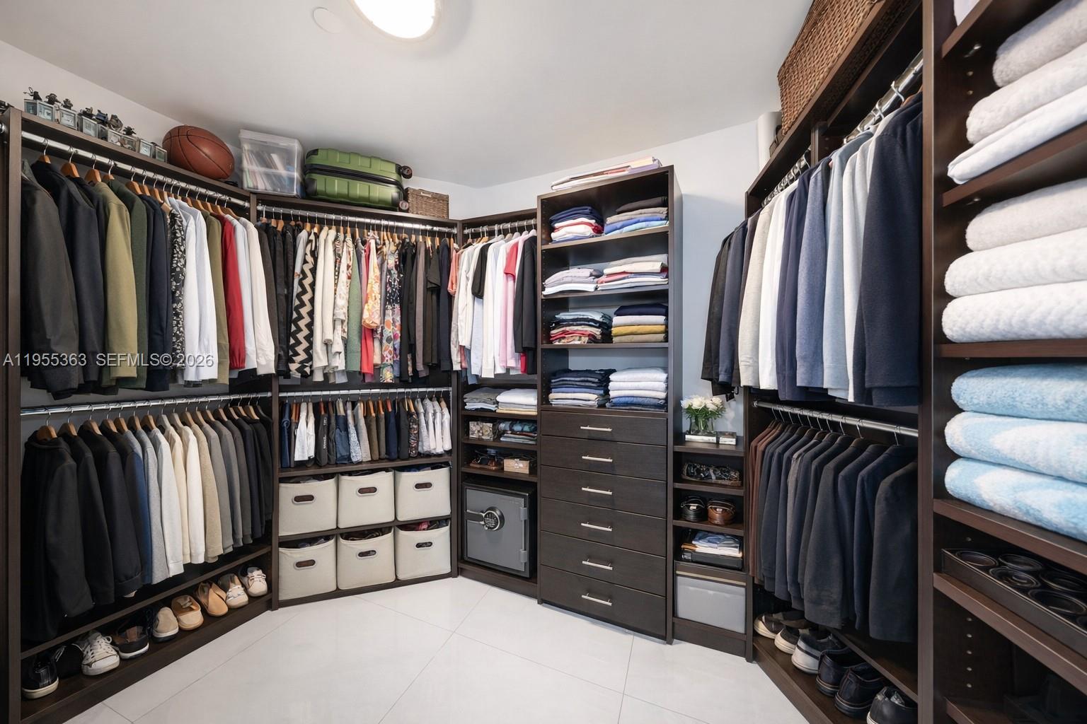 image Paramount Bay7