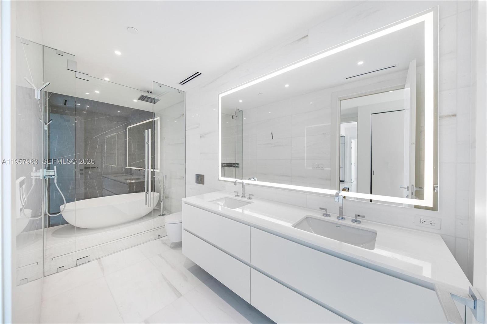 image Aston Martin Residences21