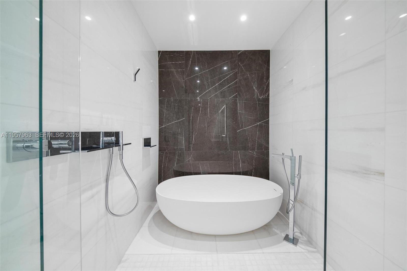 image Aston Martin Residences22