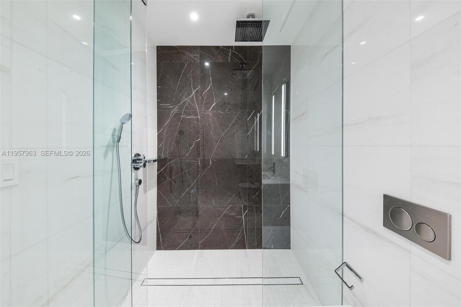 image Aston Martin Residences31