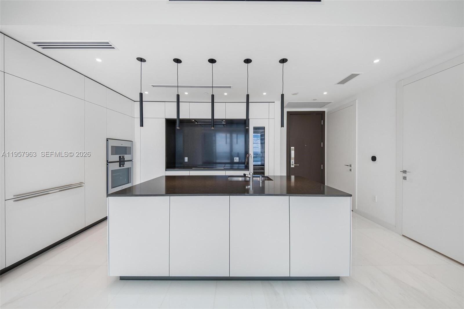 image Aston Martin Residences37