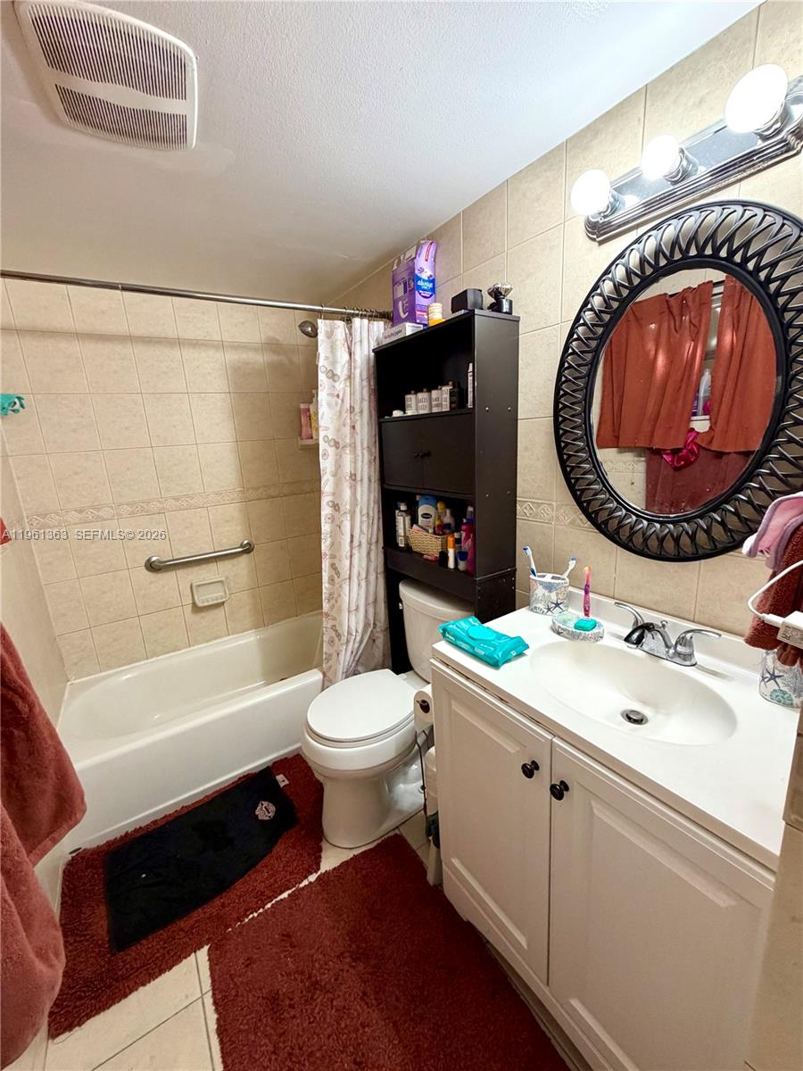 3777 NW 78th Ave #14D Davie, FL 33024