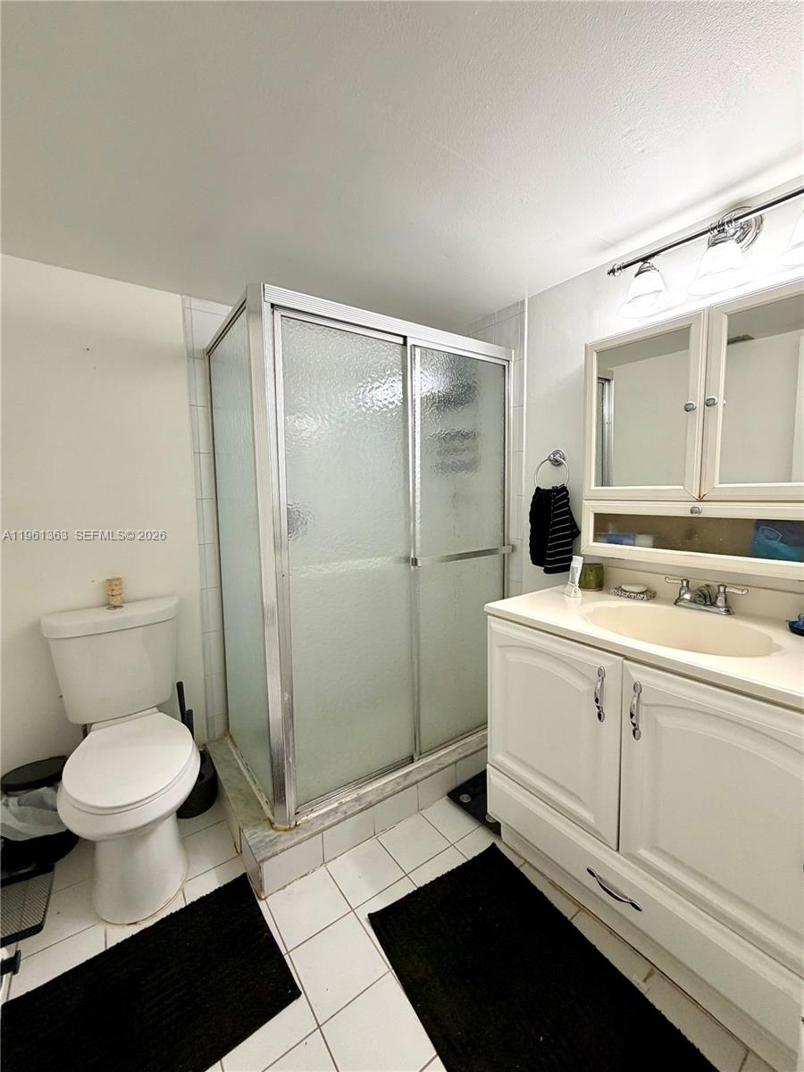 3777 NW 78th Ave #14D Davie, FL 33024