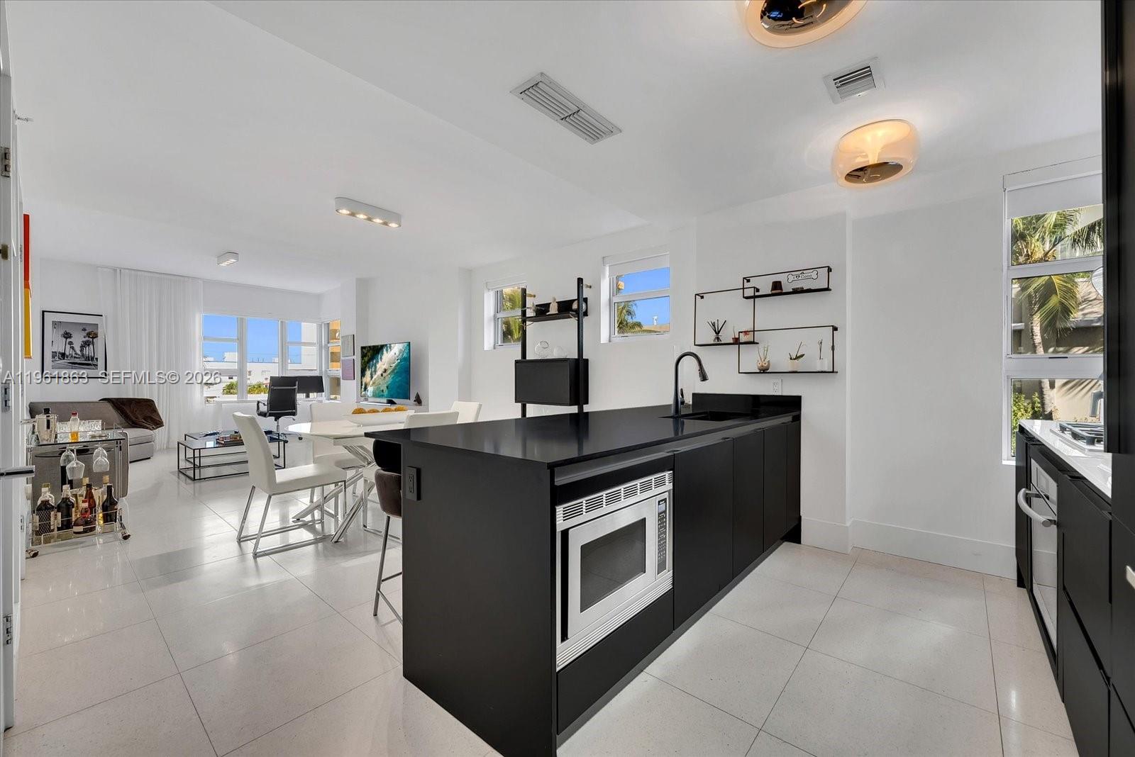 3739 Collins Ave #N-207 Miami Beach, FL 33140