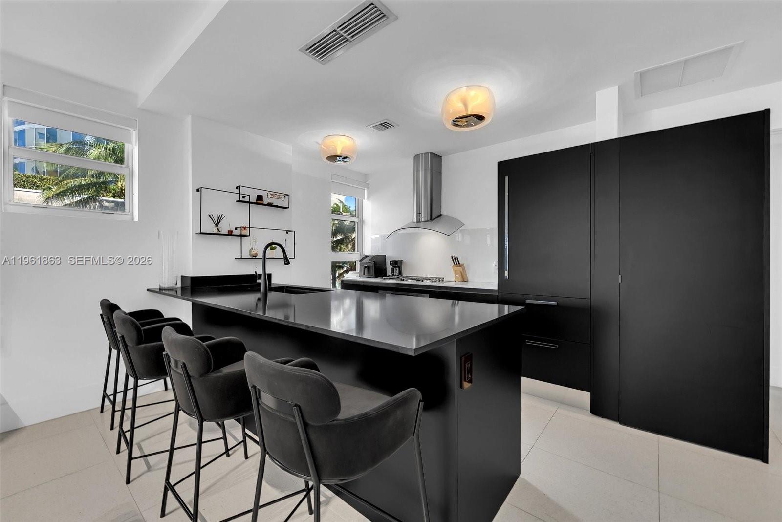 3739 Collins Ave #N-207 Miami Beach, FL 33140