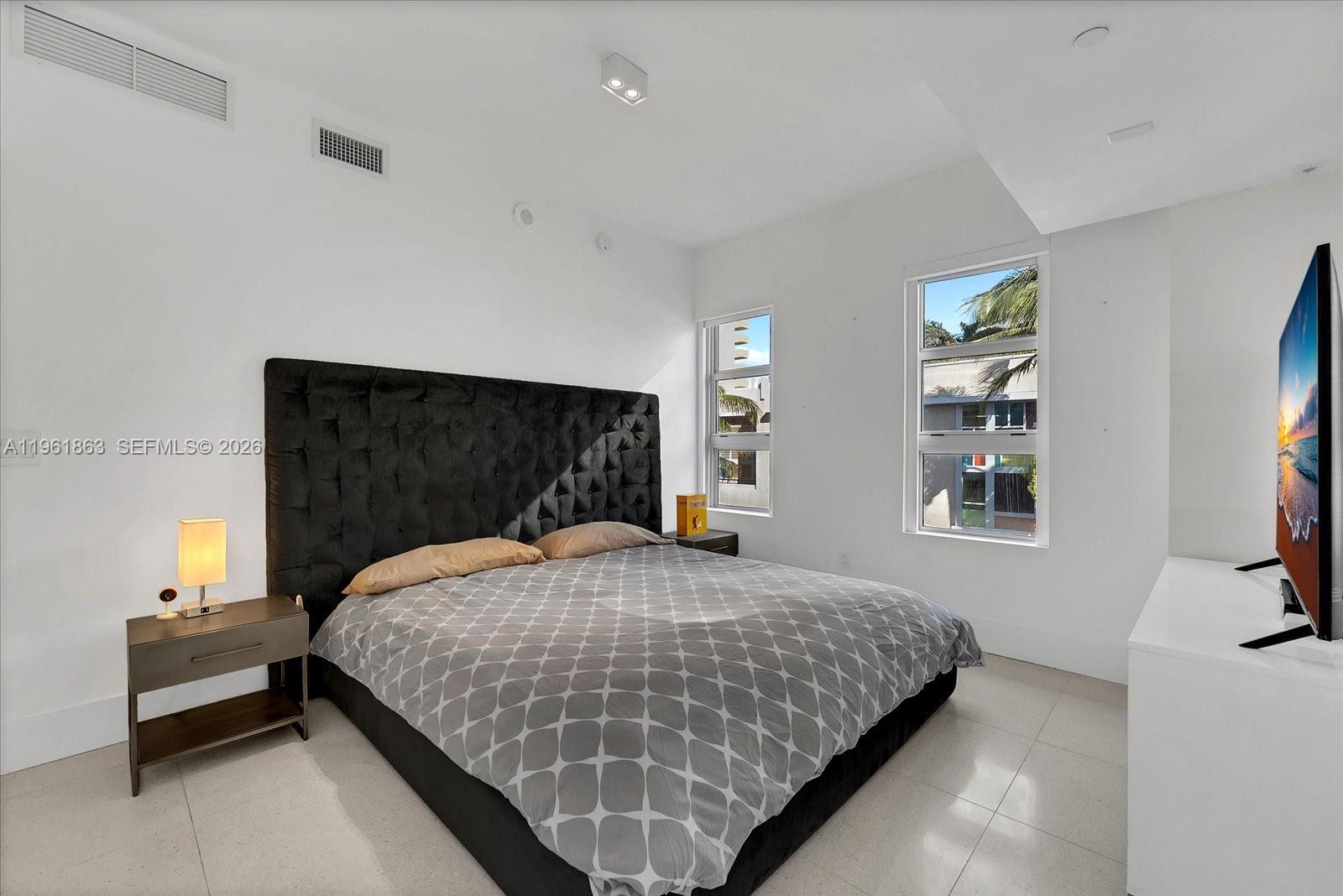 3739 Collins Ave #N-207 Miami Beach, FL 33140