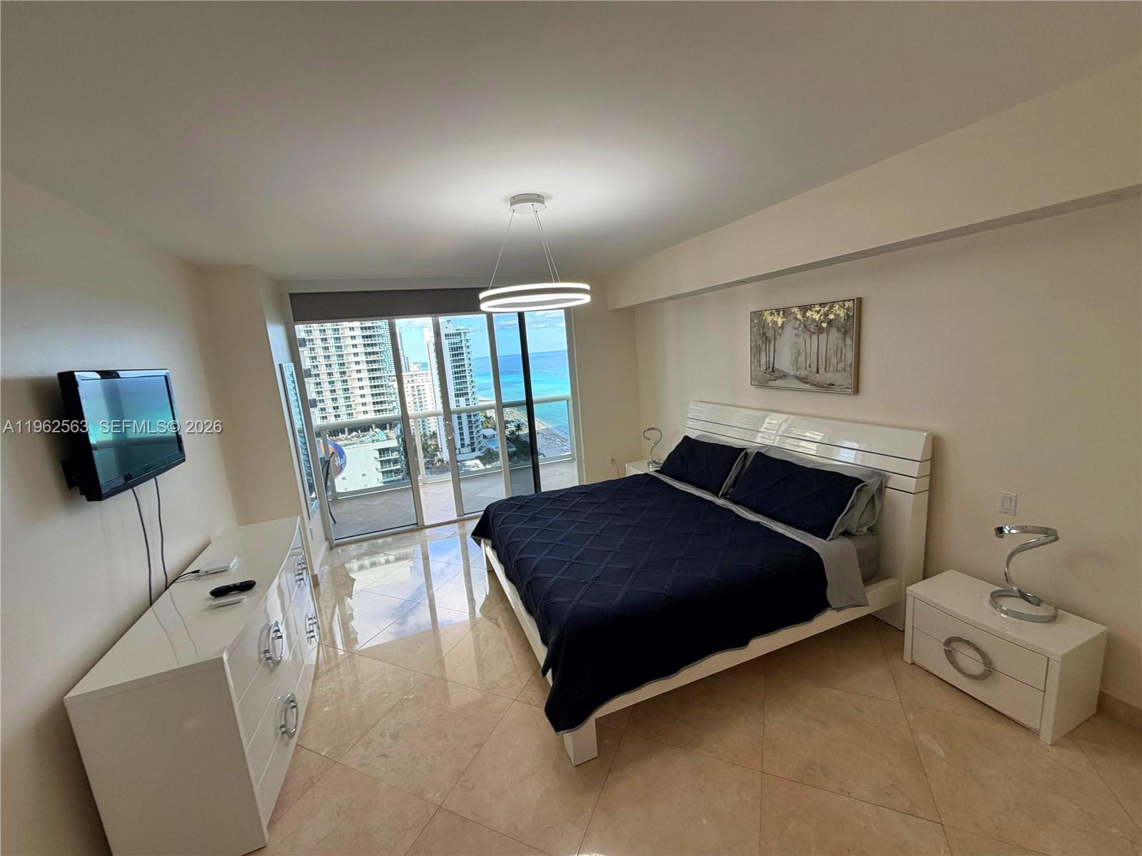 image Beach Club 211