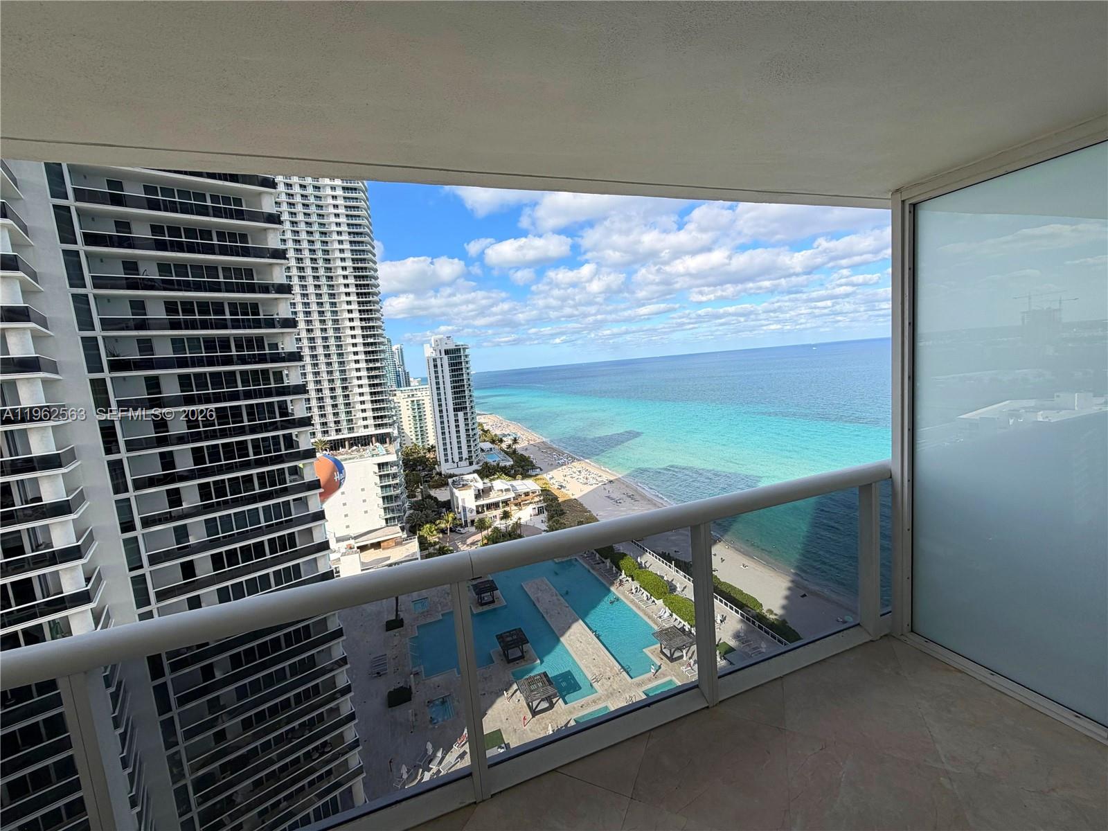 image Beach Club 215